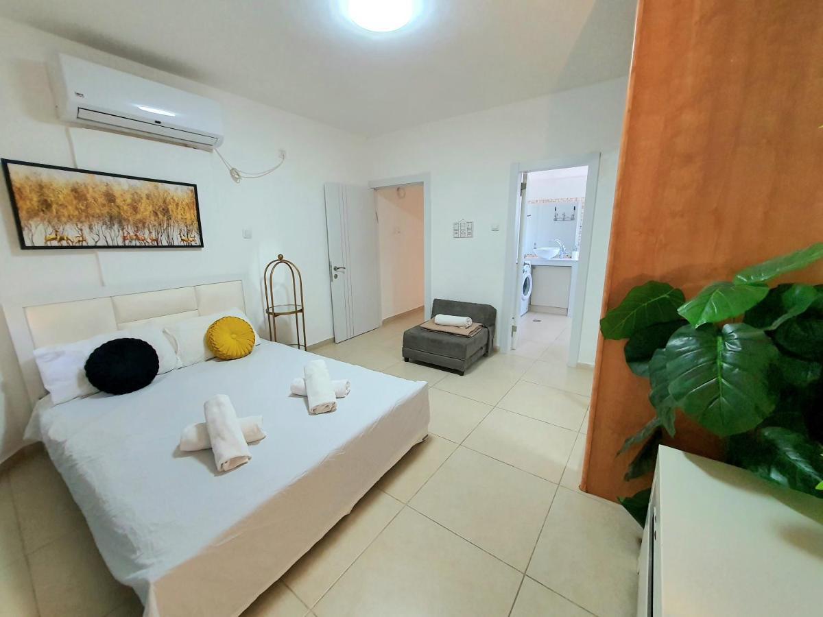 Barak Royal Suites 20 Garden Jacuzzi - ג'קוזי בחצר Eilat Exterior photo